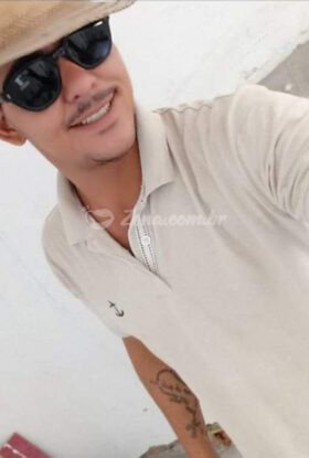 capa do acompanhante homem Brown